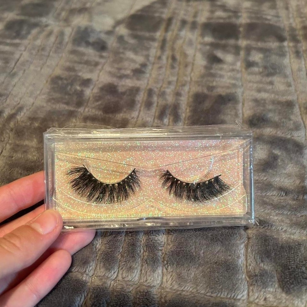 fake eyelashes